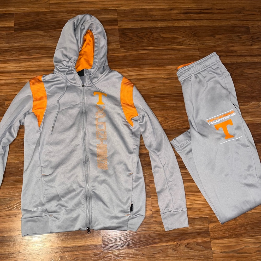 University of Tennessee logo jumpsuit. Never worn, men’s medium.